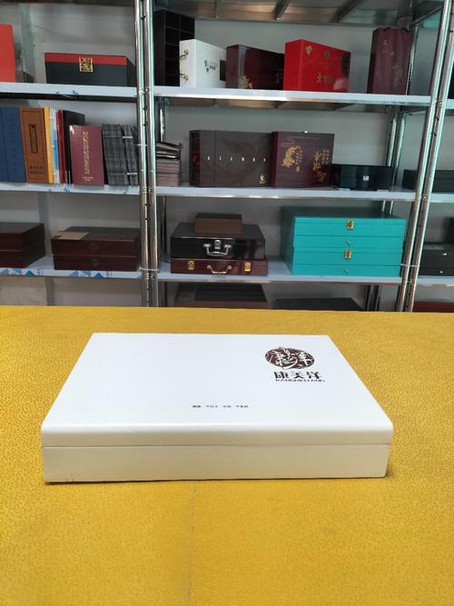 为你找到化妆品礼盒包装相关产品